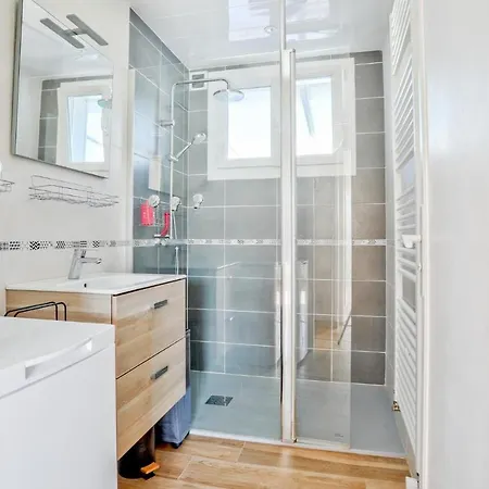 Ferienhaus Amazing In Sur Anneville-sur-Mer